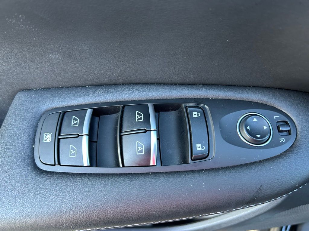 Thumbnail: 2024 INFINITI QX50 - 17