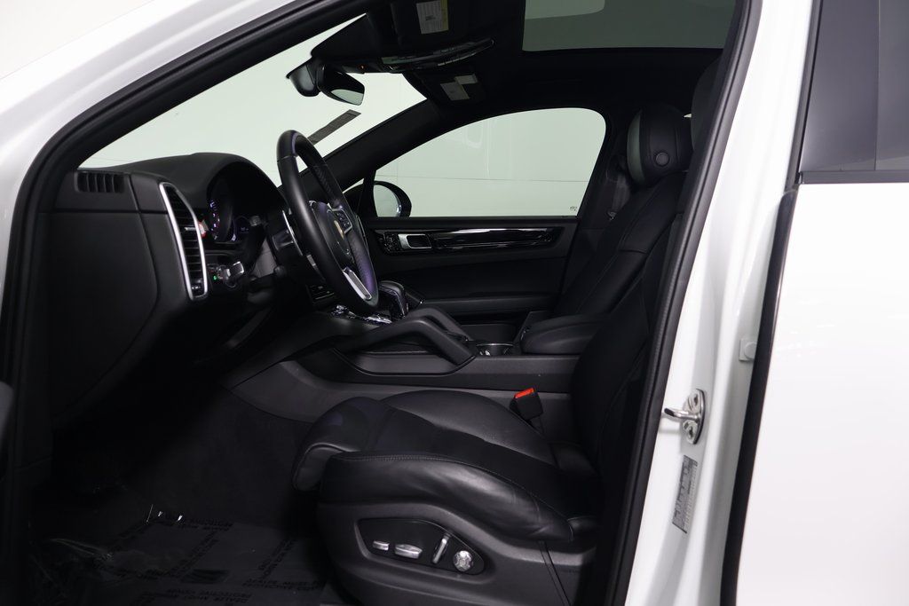 Thumbnail: 2020 Porsche  - 10