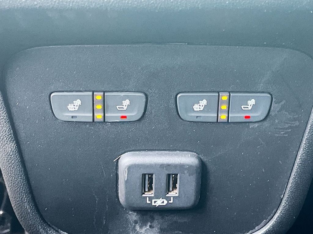 Used 2021 Black Chevrolet Premier image 26