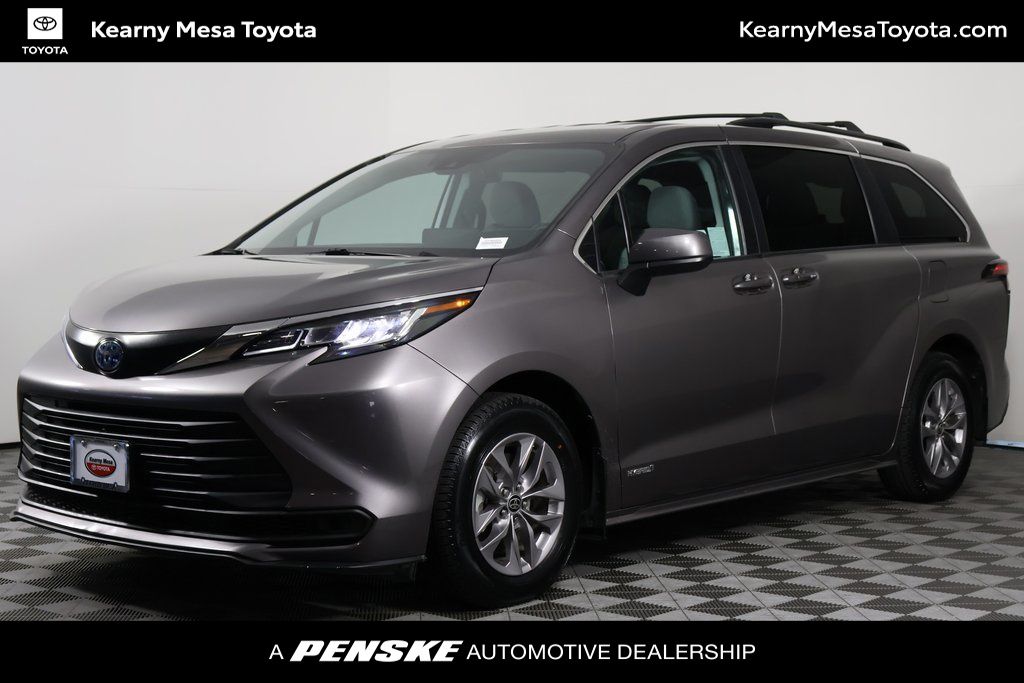 2021 Toyota Sienna LE -
                San Diego, CA