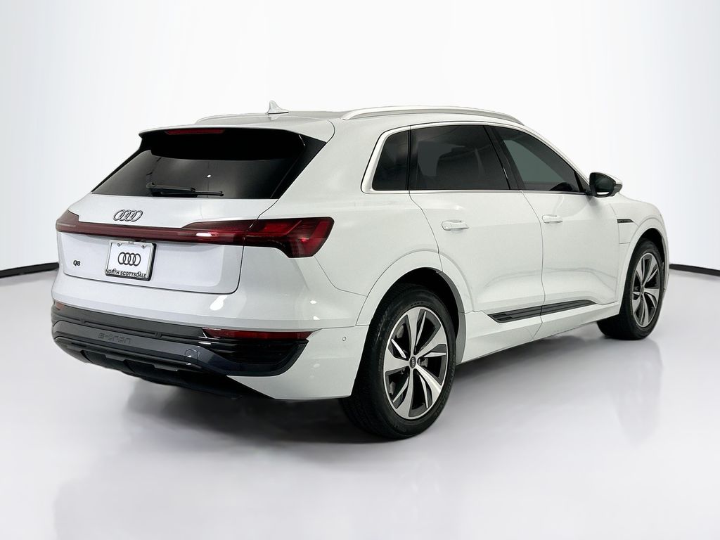 Thumbnail: 2024 Audi Q8 e-tron - 5