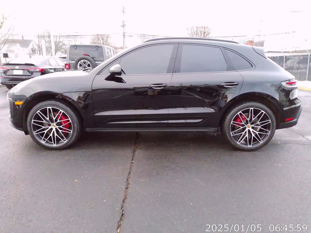 Thumbnail: 2023 Porsche Macan - 2