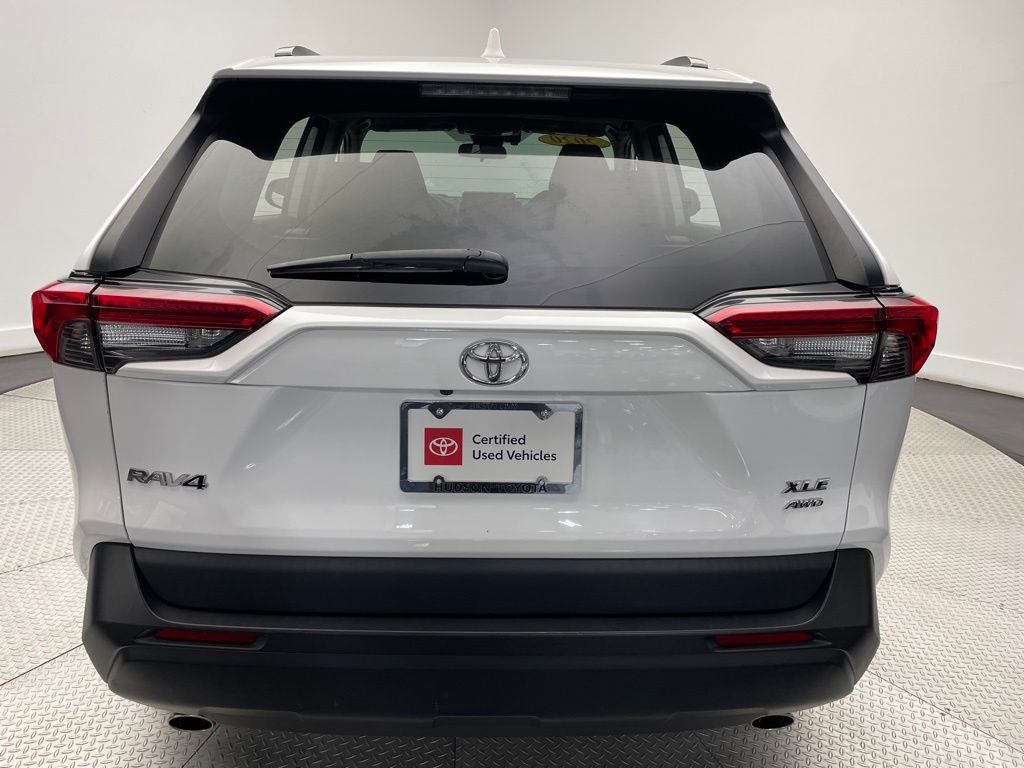 2020 Toyota RAV4 XLE 6