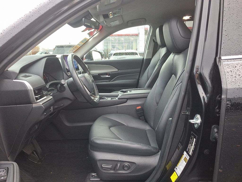 Thumbnail: 2024 Toyota Grand Highlander - 15