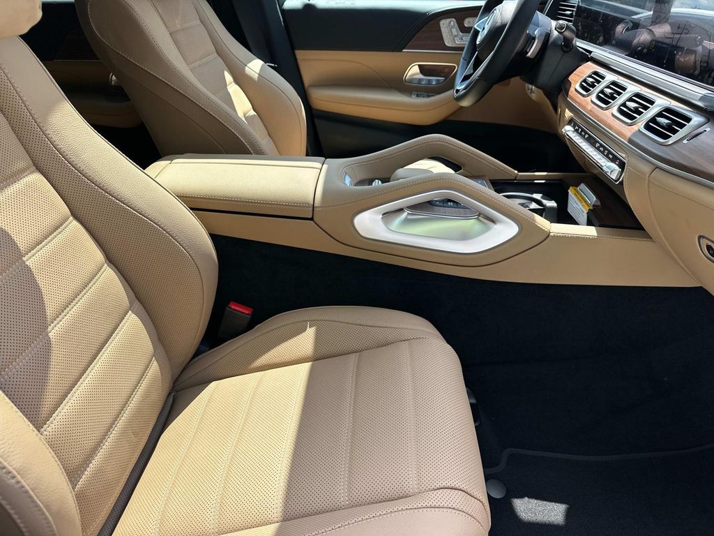 Thumbnail: 2026 Mercedes-Benz GLE - 26