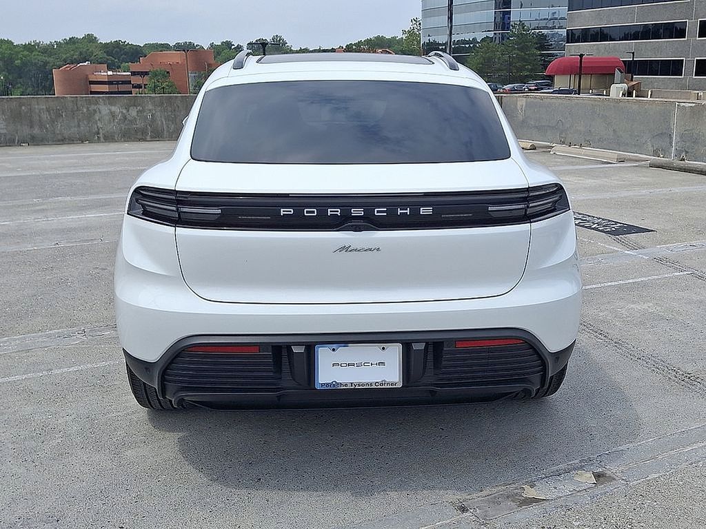 Thumbnail: 2025 Porsche Macan - 9