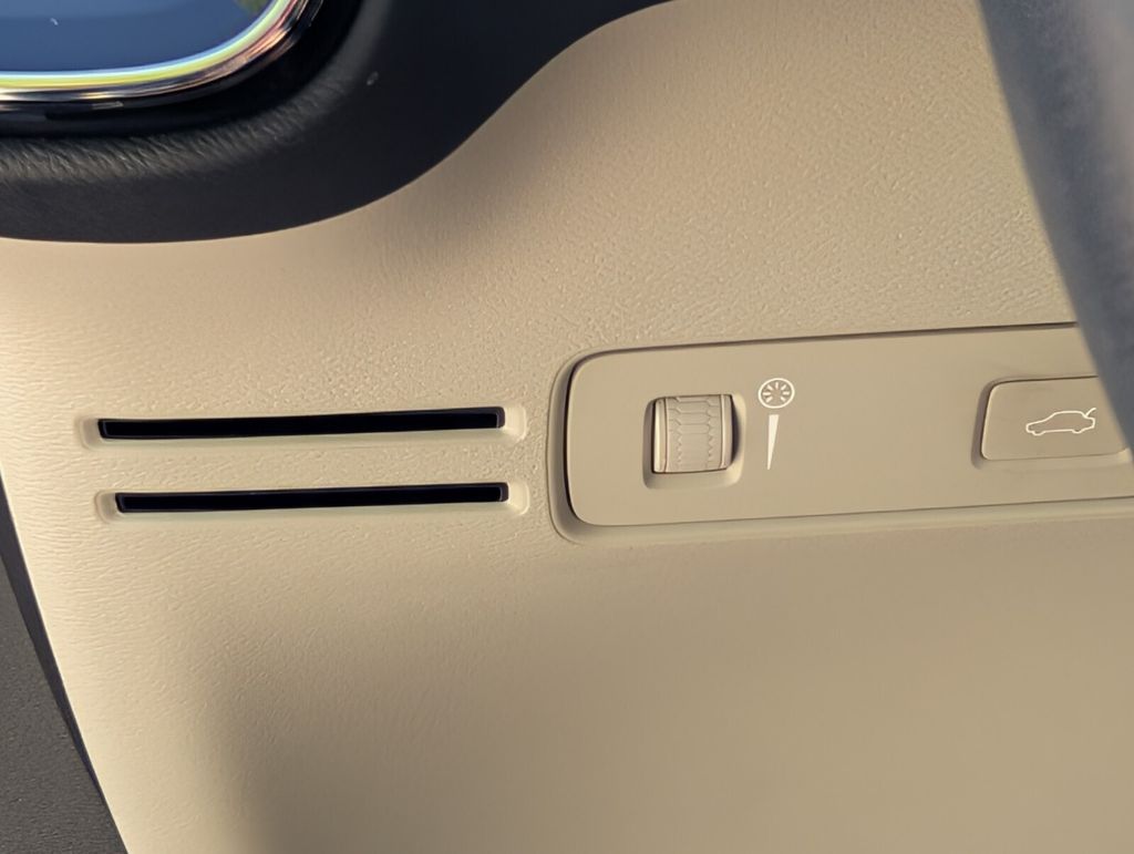 used 2021 Volvo XC40 car, priced at $22,998