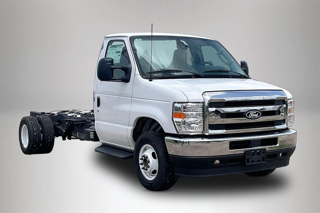 Oxford White 2027 Ford E-Series Chassis Pickup Truck Rear-Wheel Drive 6-Speed Automatic Overdrive