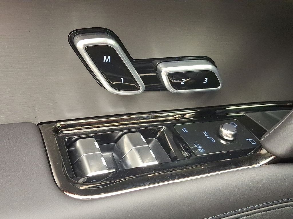 Thumbnail: 2026 Land Rover Range Rover Sport - 17