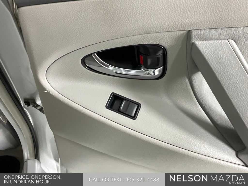 Used 2008 Silver Toyota LE image 23