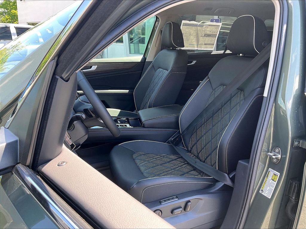 2026 Volkswagen Atlas — photo 11