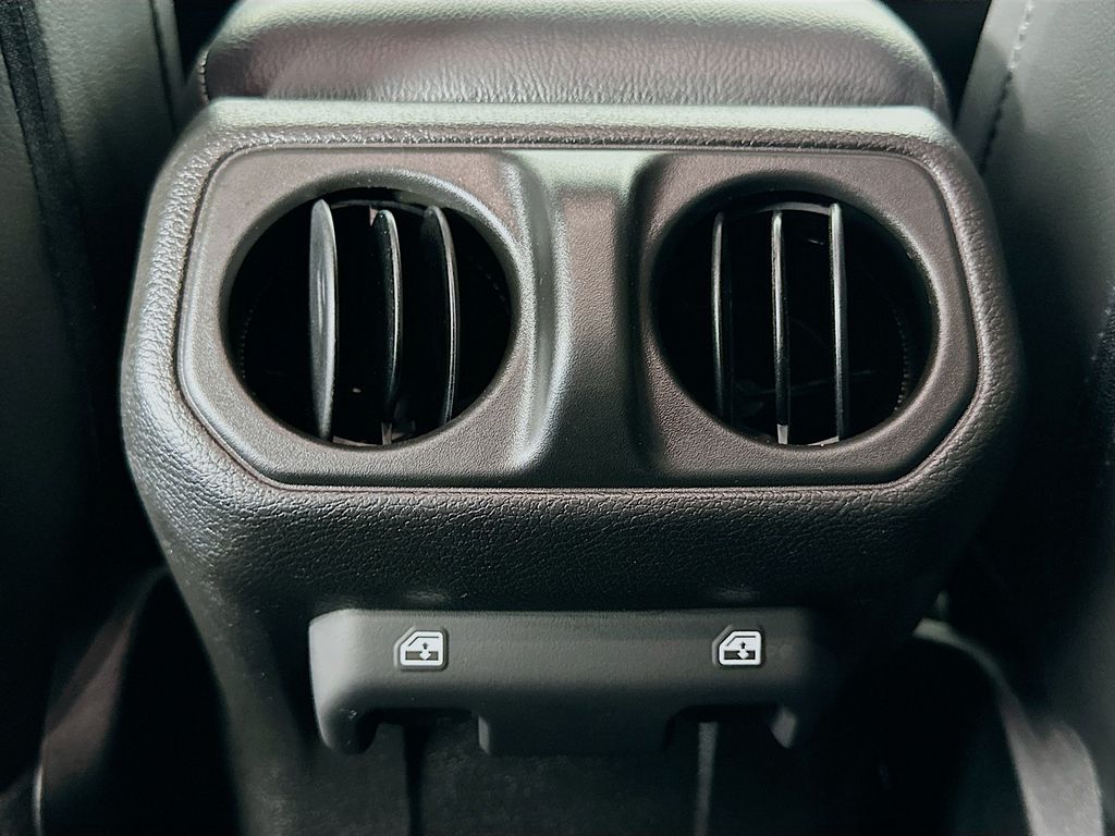 Thumbnail: 2024 Jeep Gladiator - 24