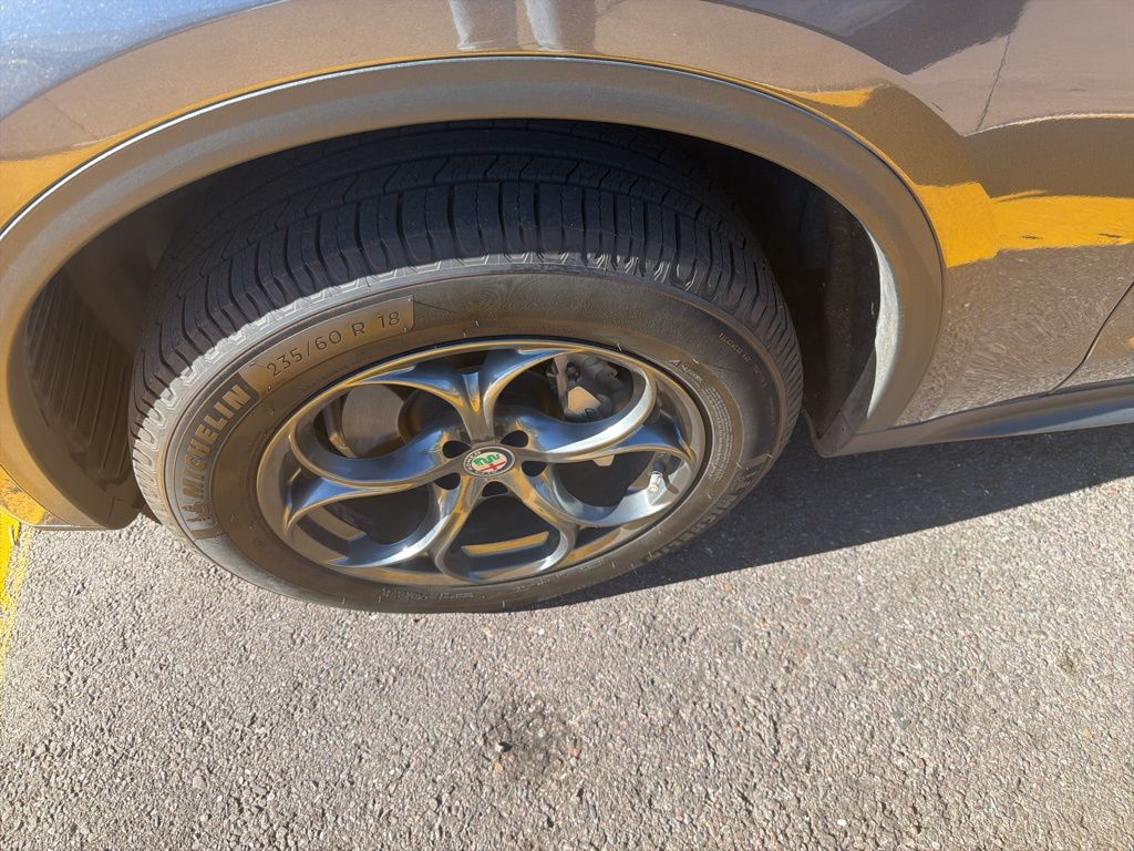 Thumbnail: 2020 Alfa Romeo Stelvio - 12