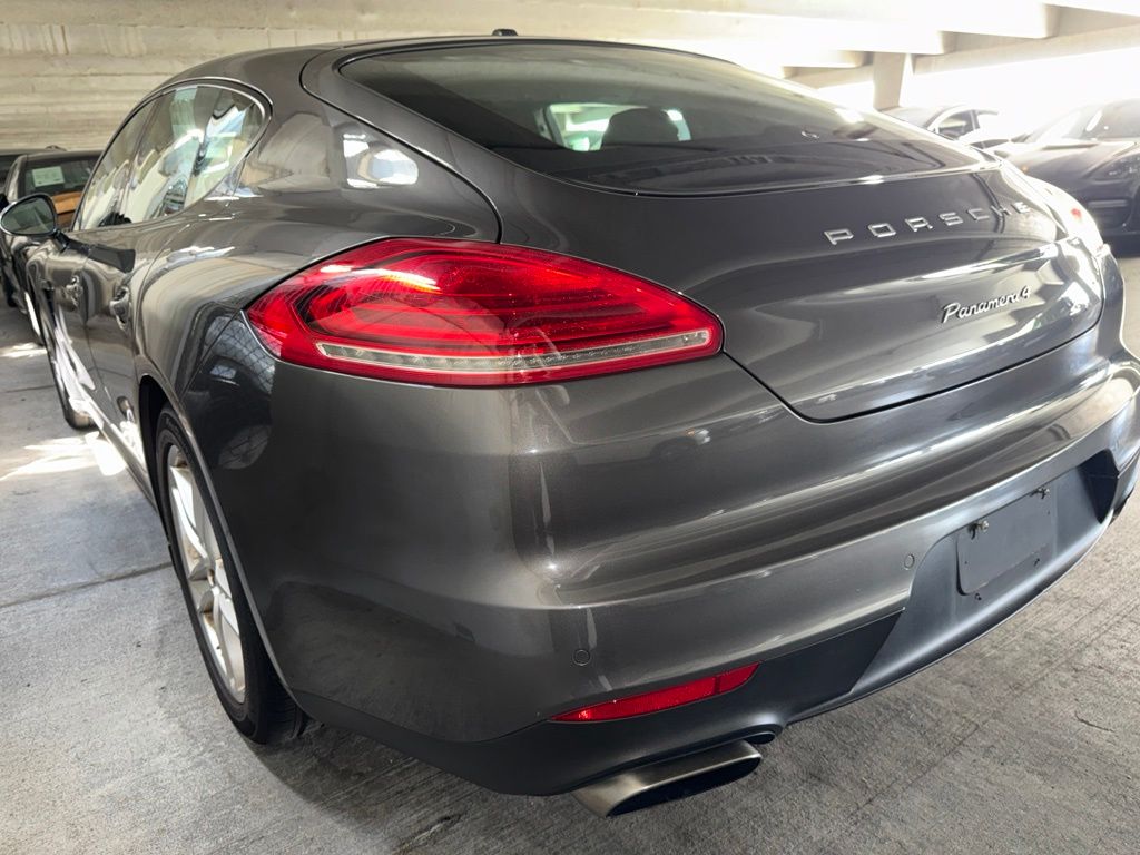 Thumbnail: 2016 Porsche Panamera - 4