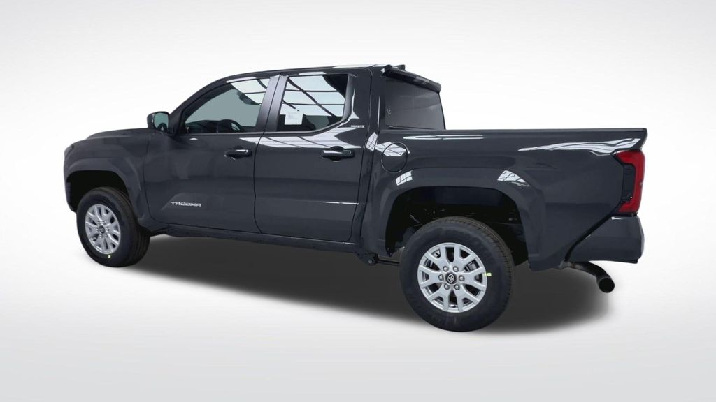 2026 Toyota Tacoma SR5 - Photo 15