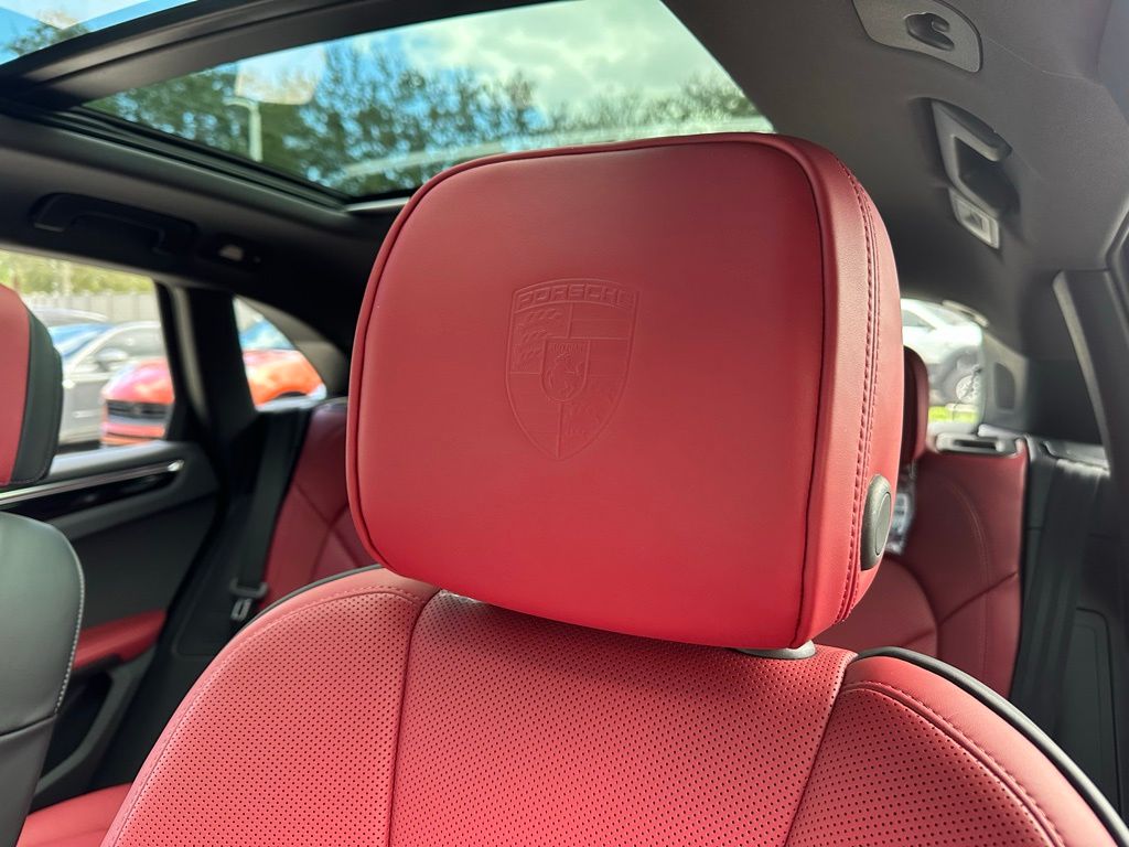 Thumbnail: 2026 Porsche Macan - 23
