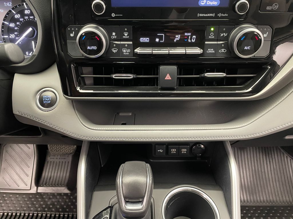 Thumbnail: 2021 Toyota Highlander - 27