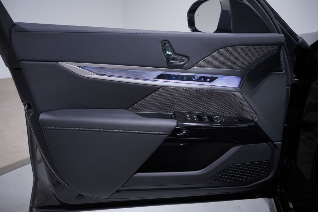 Thumbnail: 2026 BMW i7 - 15