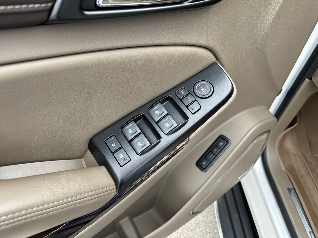 Used 2020 White GMC SLT image 17