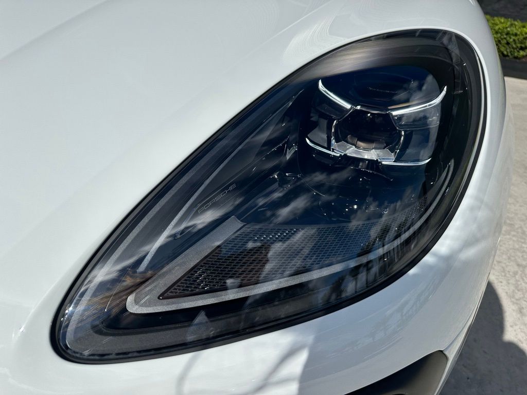 Thumbnail: 2026 Porsche Macan - 13