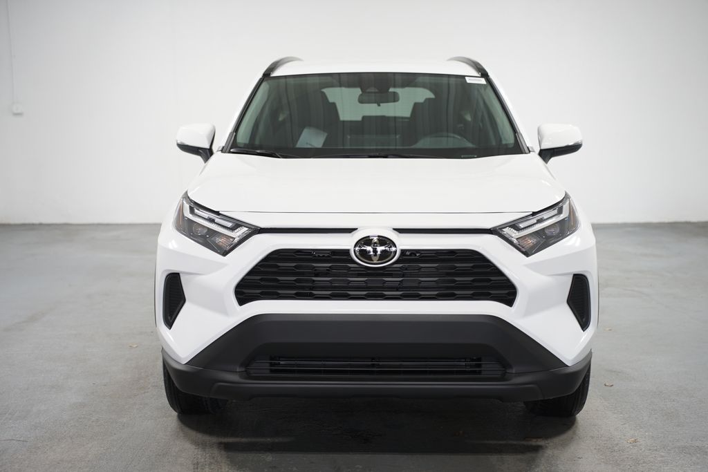 2025 Toyota RAV4 XLE 2