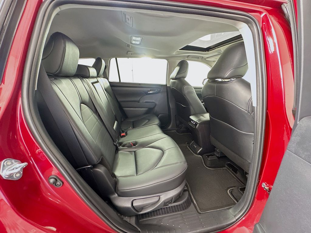 Thumbnail: 2026 Toyota Highlander - 28