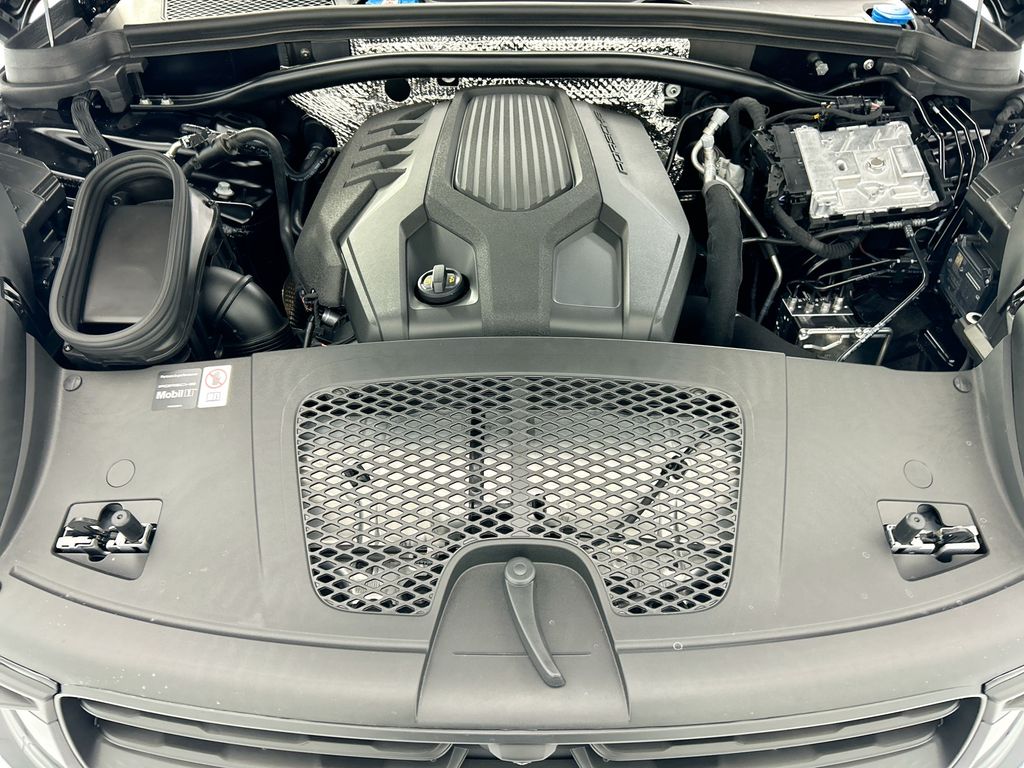 Thumbnail: 2026 Porsche Macan - 29