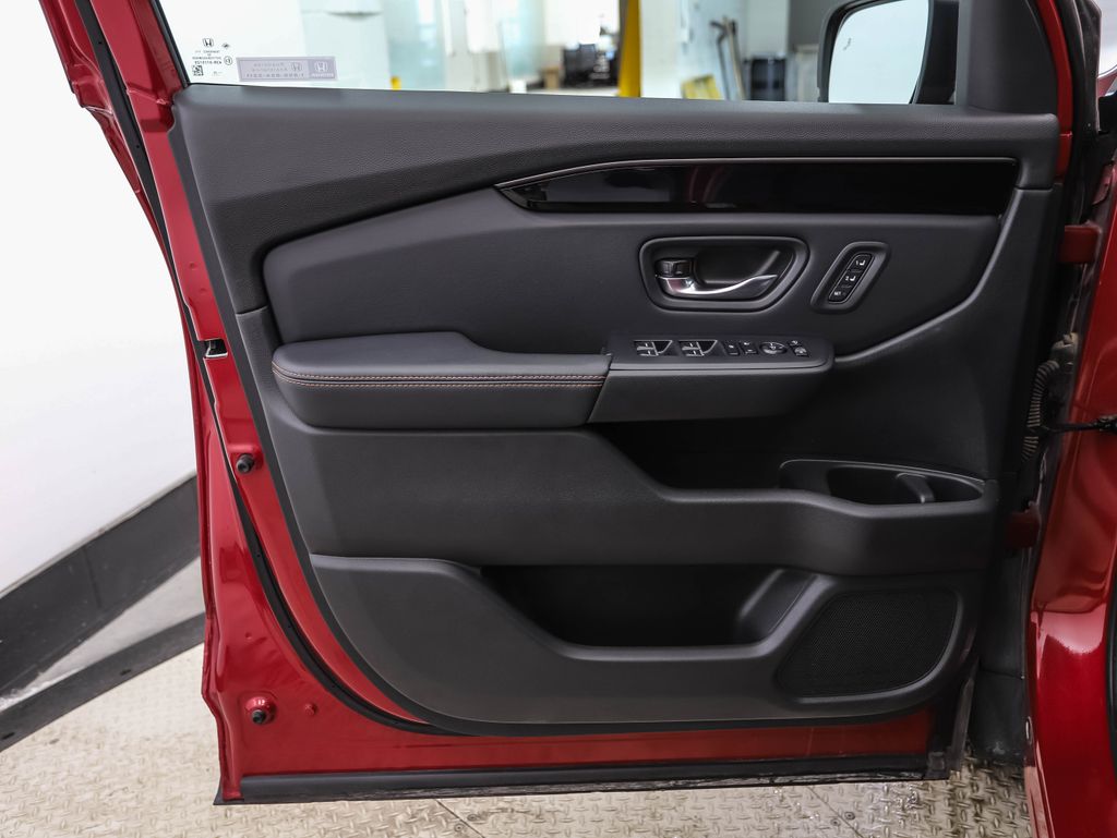 Thumbnail: 2025 Honda Pilot - 9