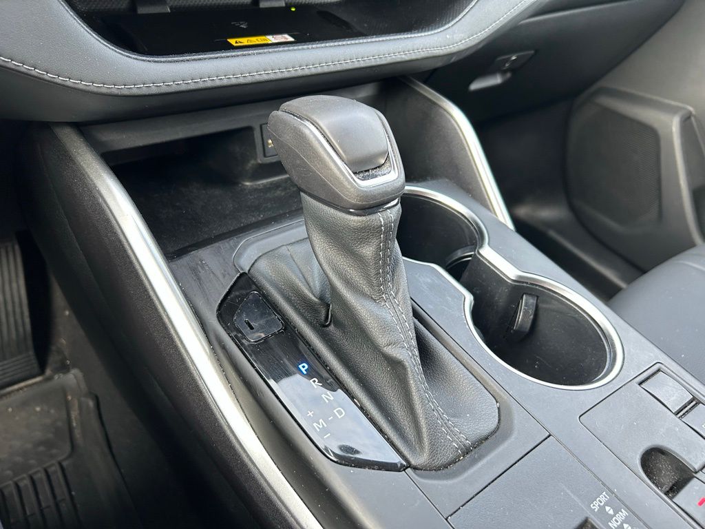 2023 Toyota Highlander XLE 28