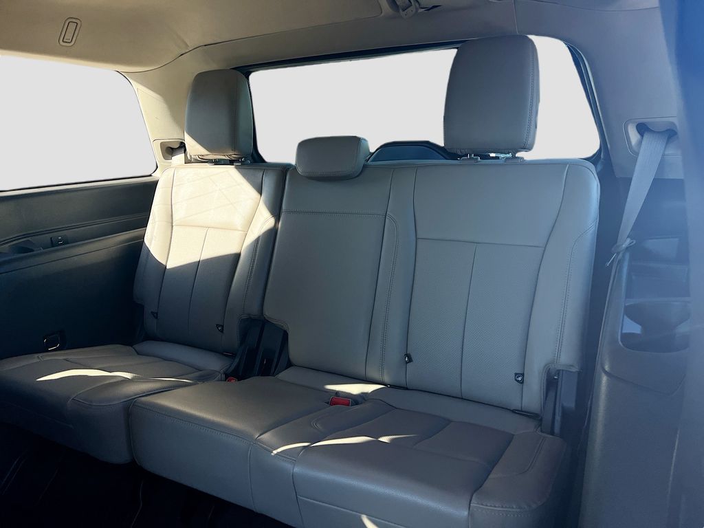 2021 Ford Expedition XLT Red at Autostrade