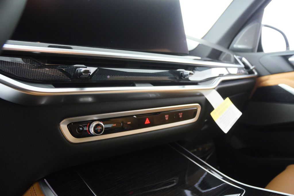 Thumbnail: 2026 BMW X5 - 21