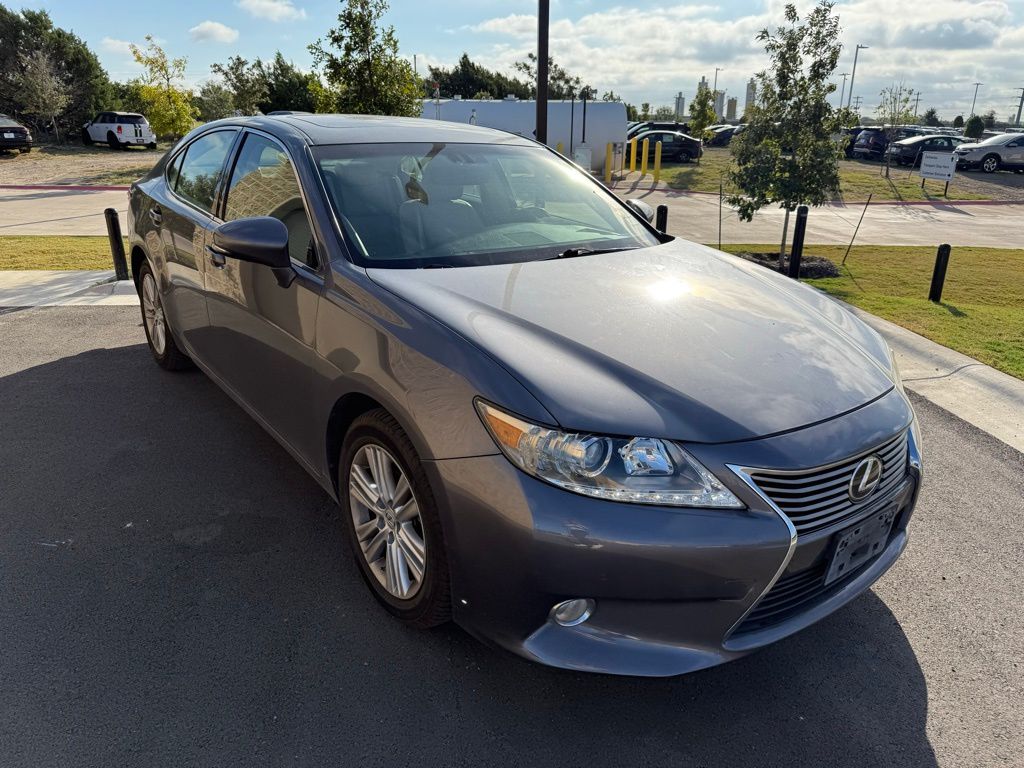 Thumbnail: 2015 Lexus ES - 3