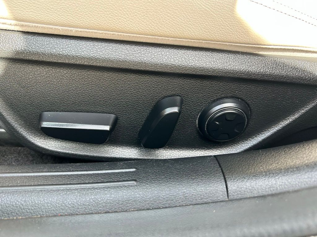 Thumbnail: 2024 Genesis G70 - 16