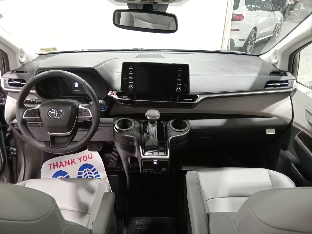 2022 Toyota Sienna XLE
