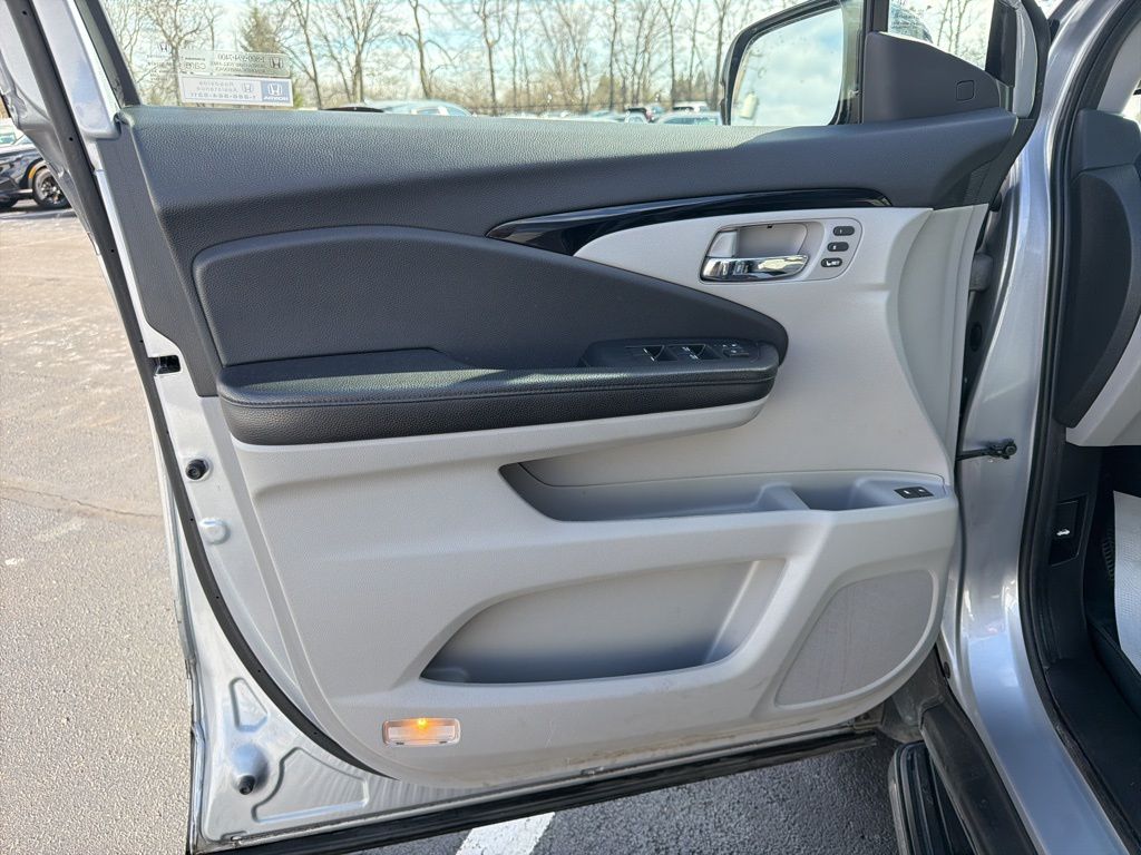 Thumbnail: 2019 Honda Pilot - 18