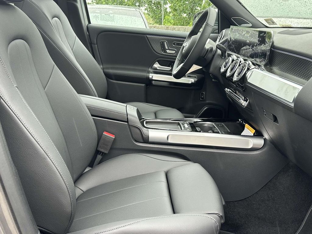 2024 Mercedes-Benz GLB 250 13
