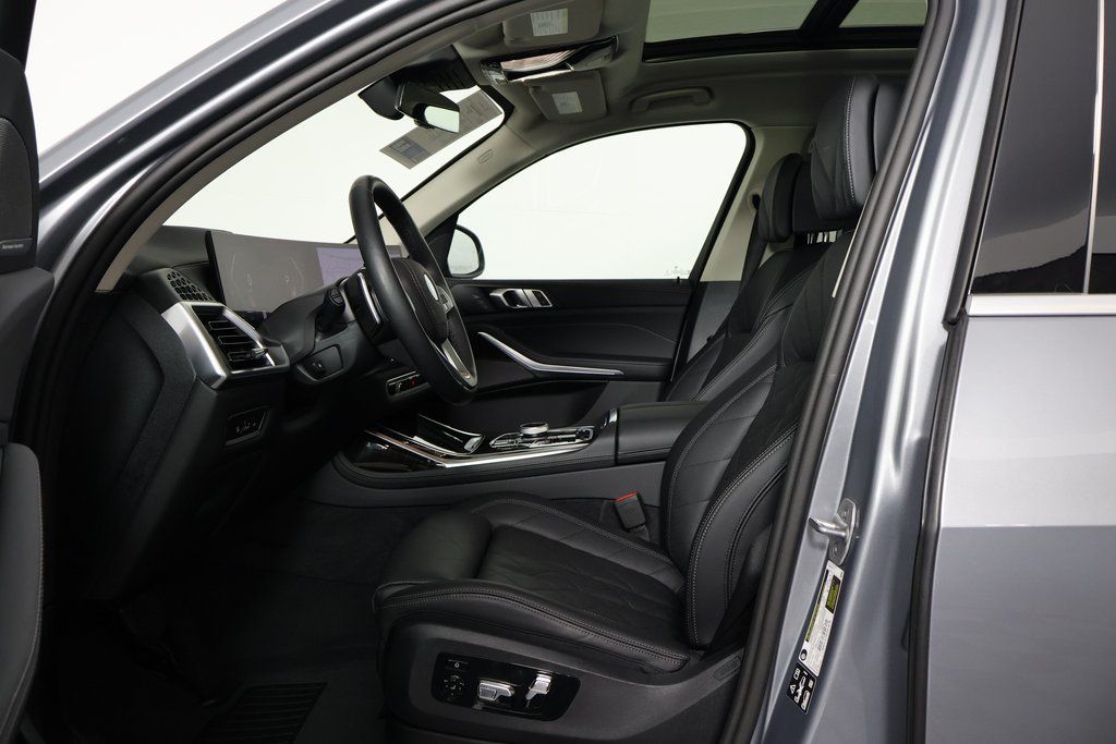 Thumbnail: 2025 BMW X7 - 10