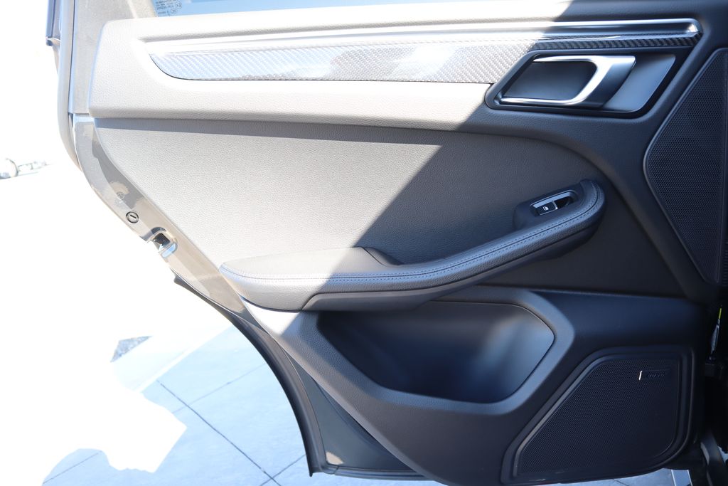 Thumbnail: 2024 Porsche Macan - 24