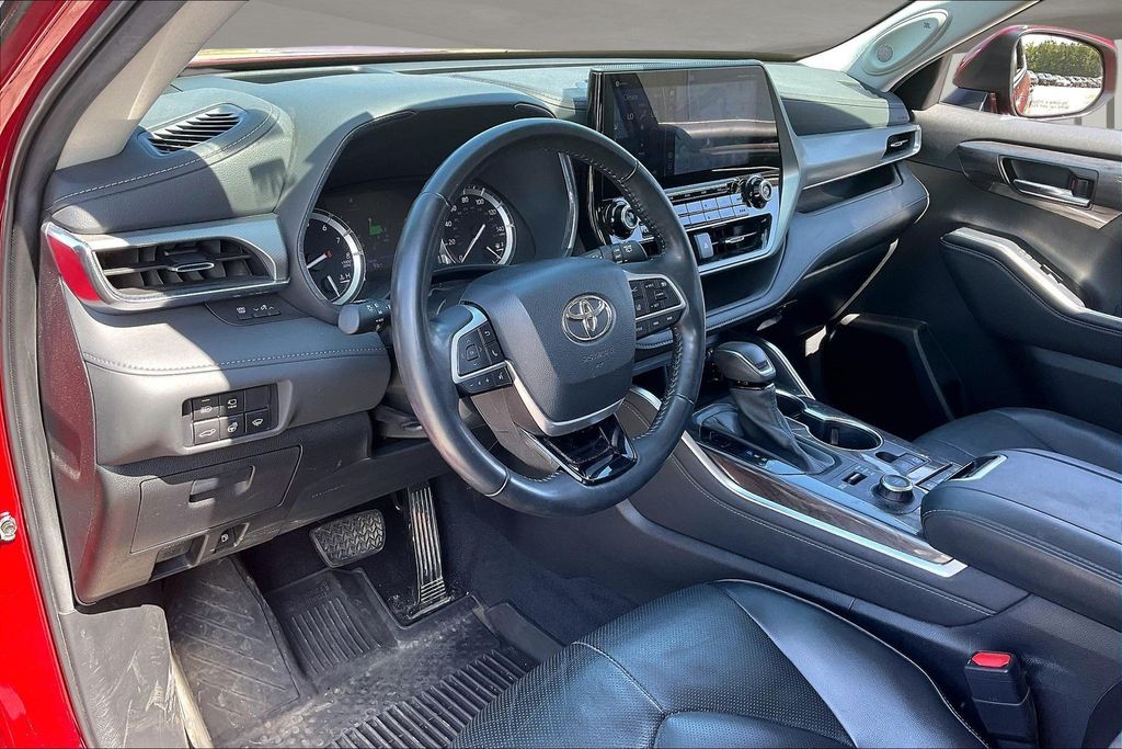 Used 2022 Toyota Highlander SUV
