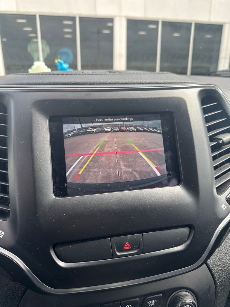 2019 Jeep Cherokee Latitude Red at Autostrade