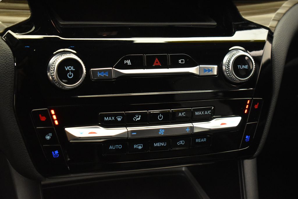 Thumbnail: 2023 Ford Explorer - 21