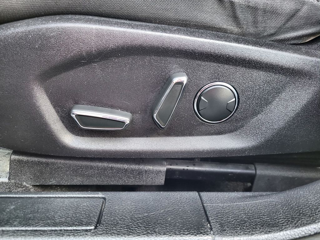 2017 Ford Fusion SE 12