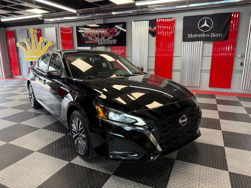 Super Black Clearcoat 2025 Nissan Altima Sedan All-Wheel Drive Continuously Variable Transmission