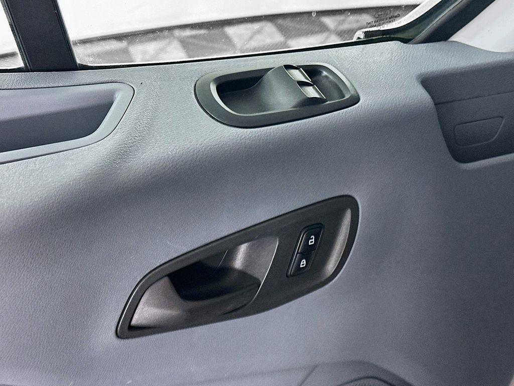 Used 2015 White Ford XLT image 23