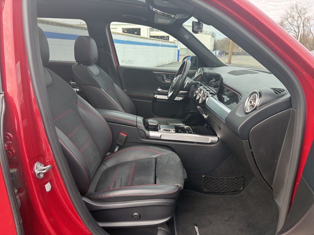 Thumbnail: 2020 Mercedes-Benz GLB - 28