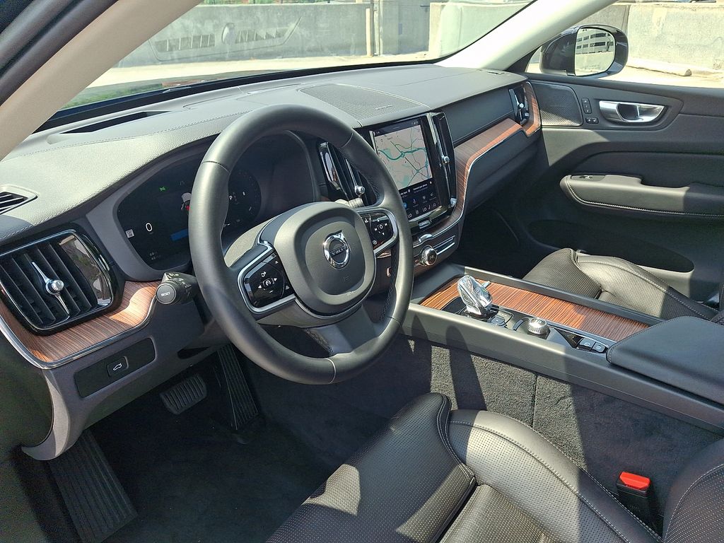 Thumbnail: 2023 Volvo XC60 - 4