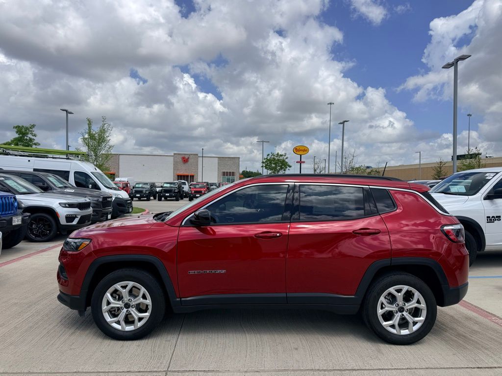 Red Hot Pearlcoat 2025 Jeep Compass Latitude 4WD SUV / Crossover Four-Wheel Drive 8-Speed Automatic