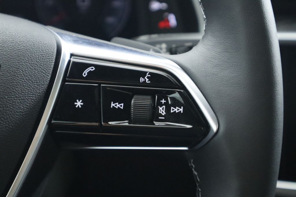 Thumbnail: 2025 Audi A7 - 12