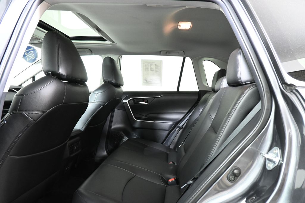 Thumbnail: 2021 Toyota RAV4 - 31