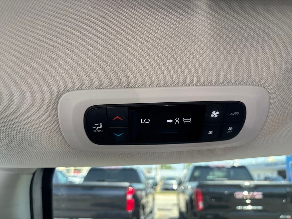 Used 2023 Chrysler Pacifica Van